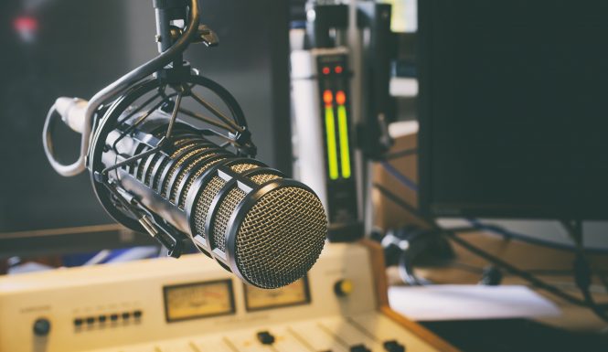 Microphone,In,Radio,Studio