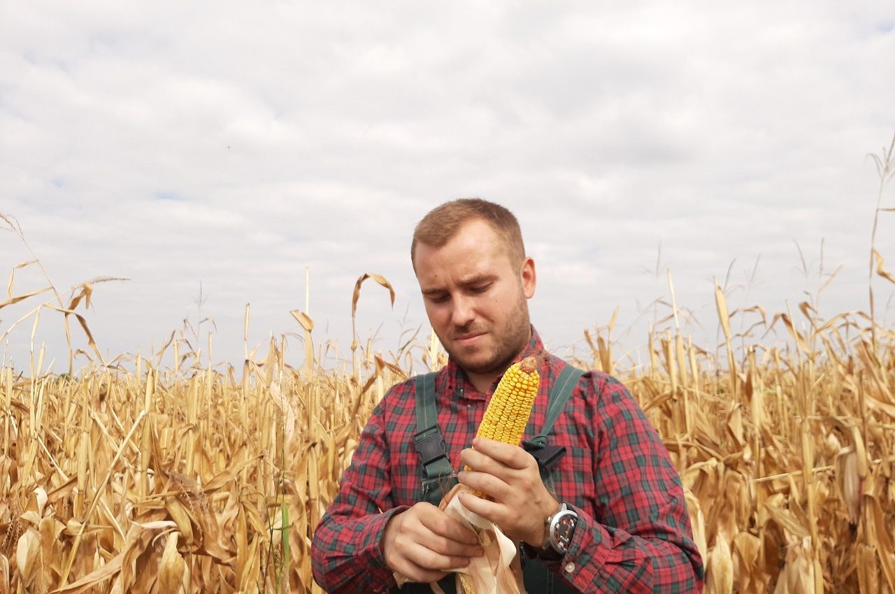 farmer-4550908_1280